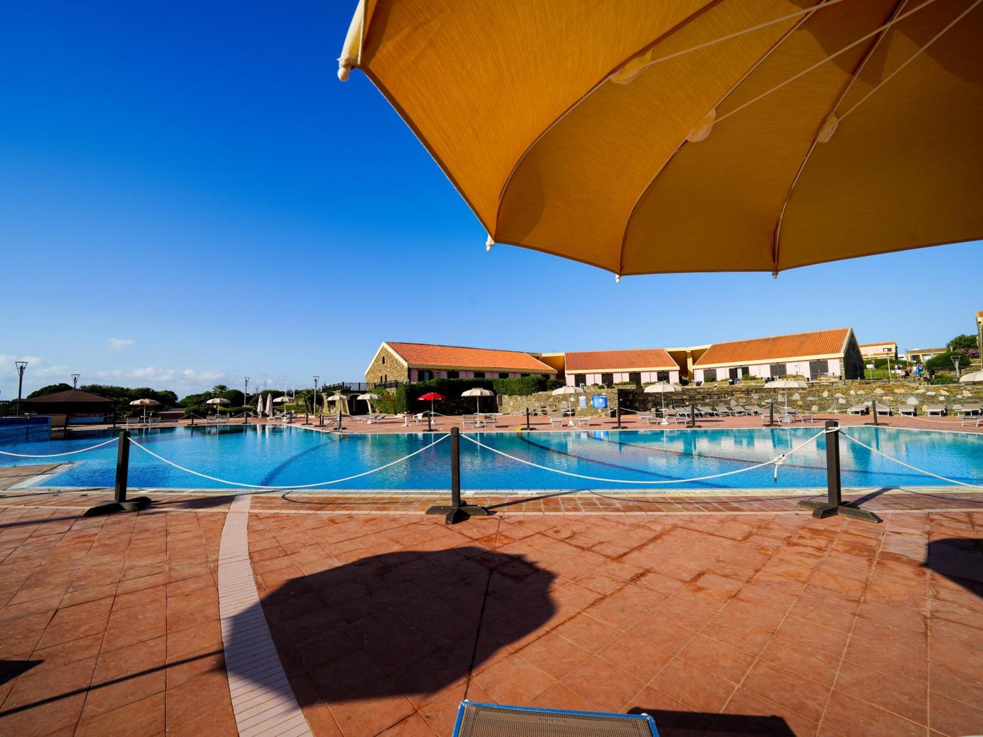 Le Tonnare Di Stintino - Beach Resort Buitenkant foto