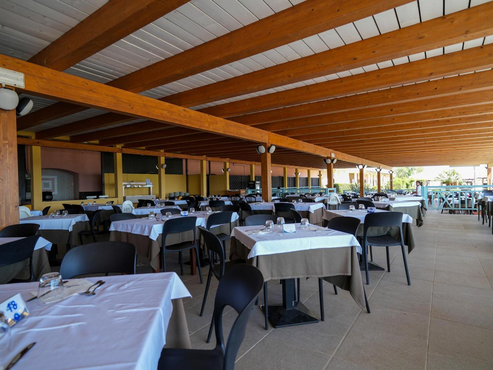 Le Tonnare Di Stintino - Beach Resort Buitenkant foto